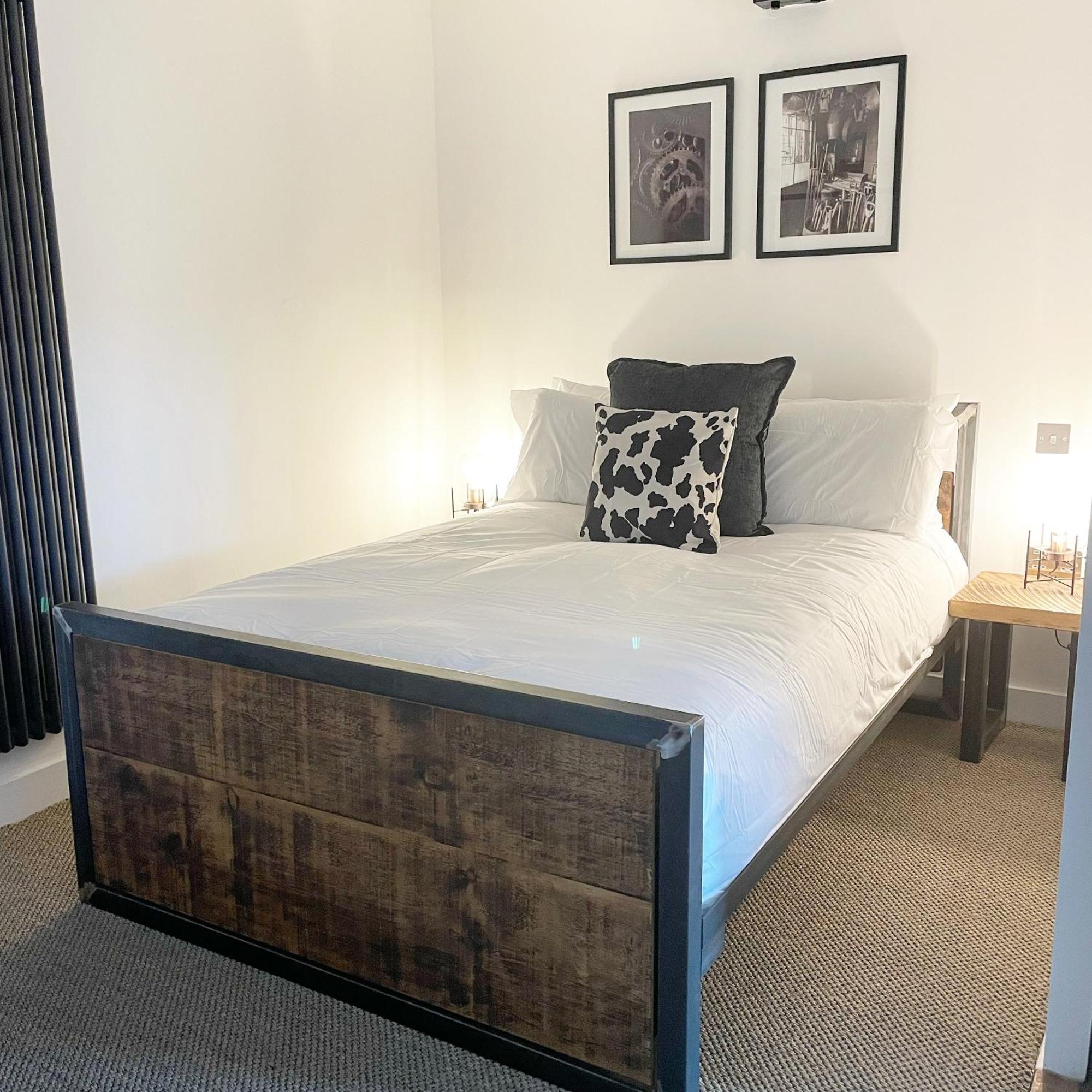 Booking Urban At Halstead Halstead  Esterno foto